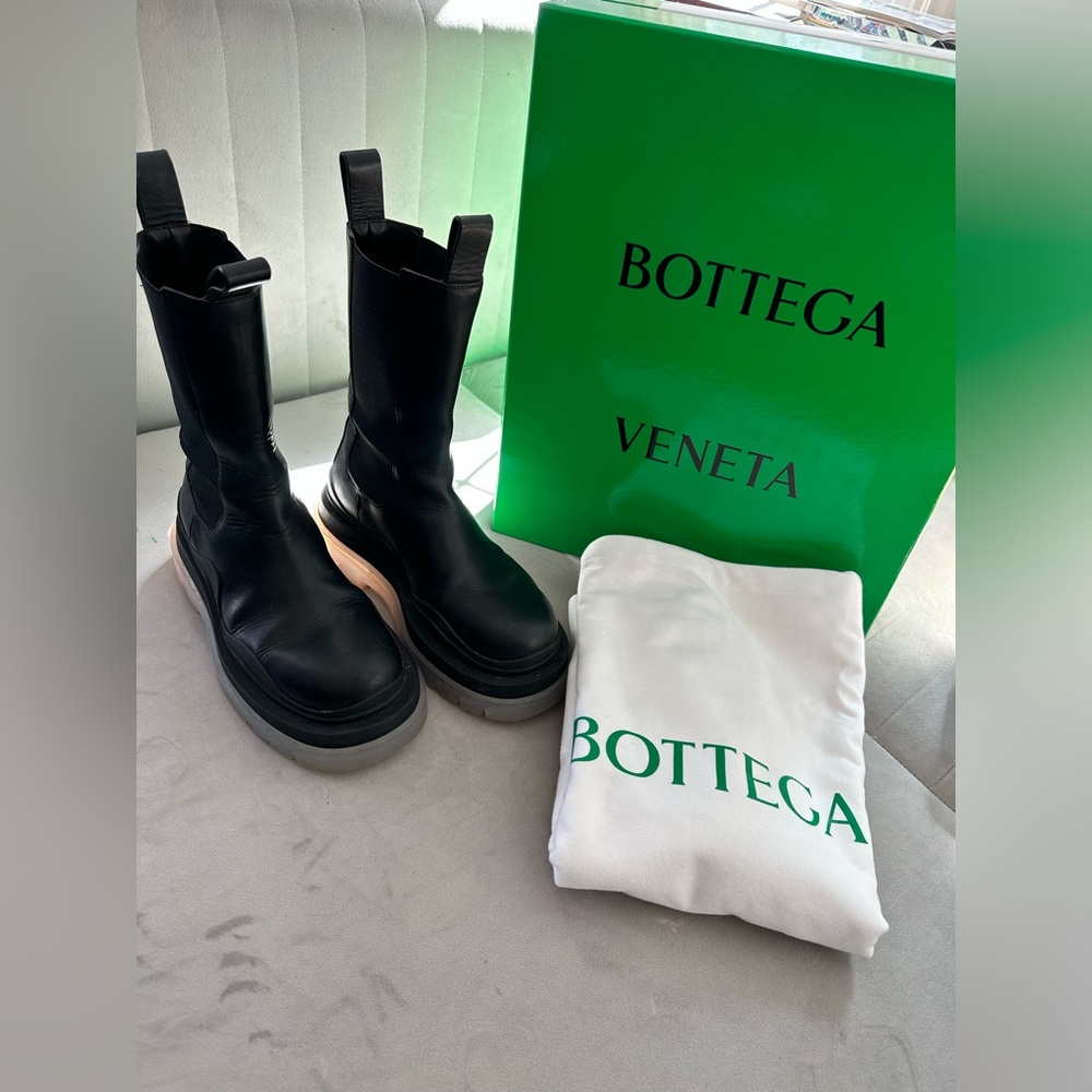 Bottega Veneta Black Leather Boots
